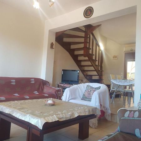 Μεζονετα Apartment Nea Roda Exterior photo