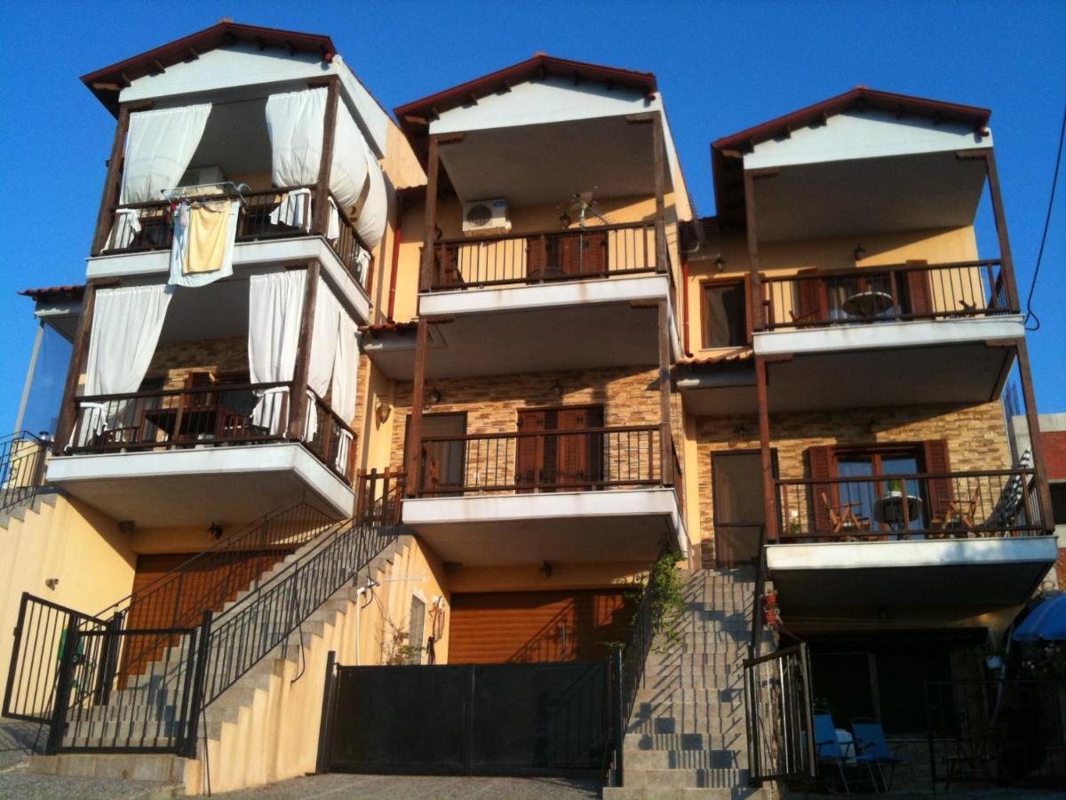 Μεζονετα Apartment Nea Roda Exterior photo